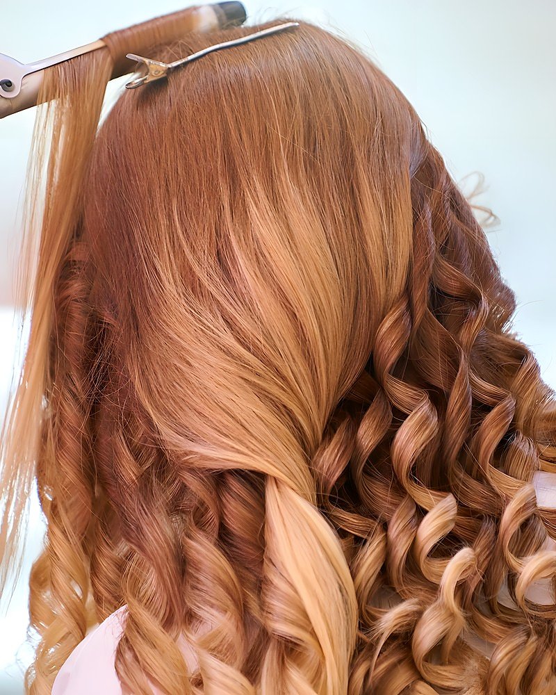 Trabajo de color y ondas realizado en peluquería de Tolosa