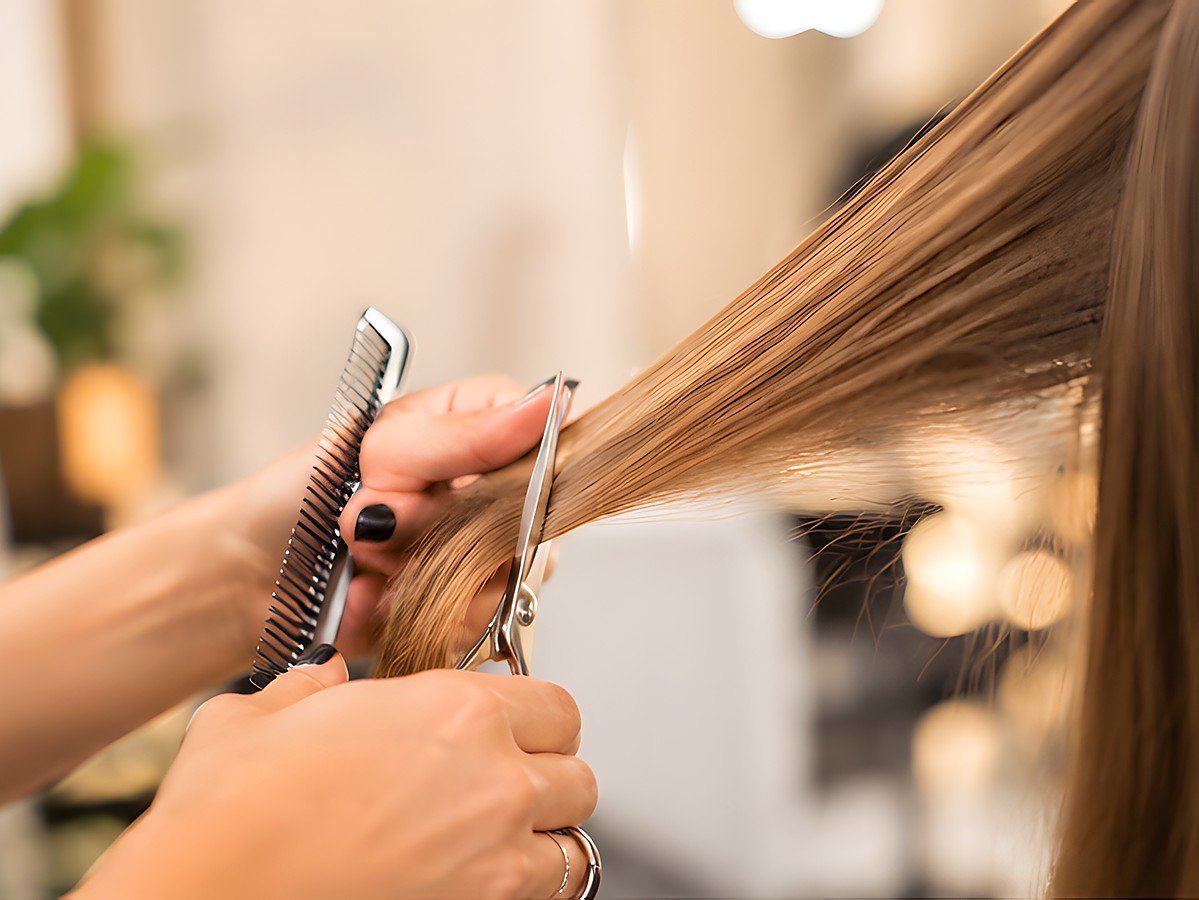 Corte de cabello profesional en peluquería Tolosa